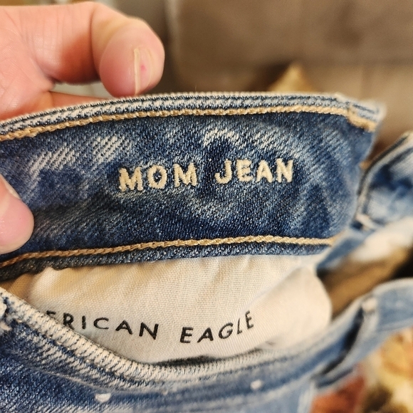 American Eagle Outfitters Colorful Fun Graffiti Distressed Mom Jeans Size 6 - Picture 13 of 16